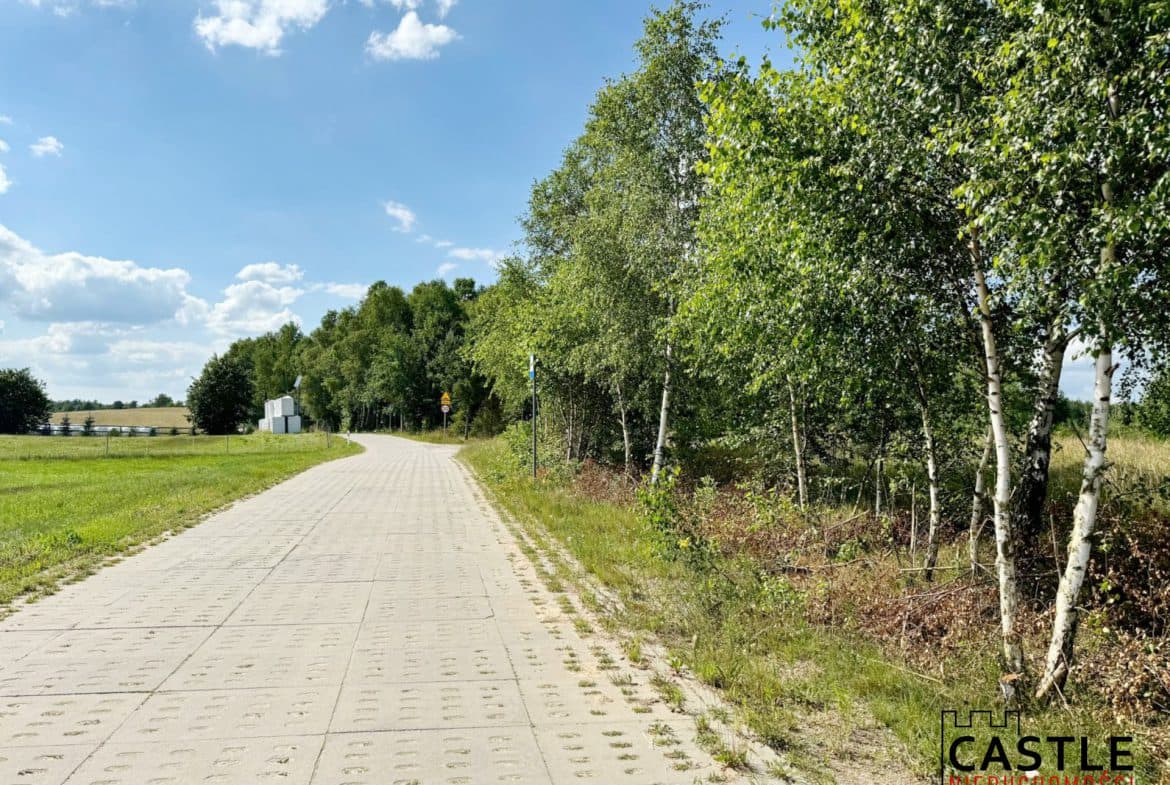 Piękna działka 1km od jeziora, są media!Kaszuby
